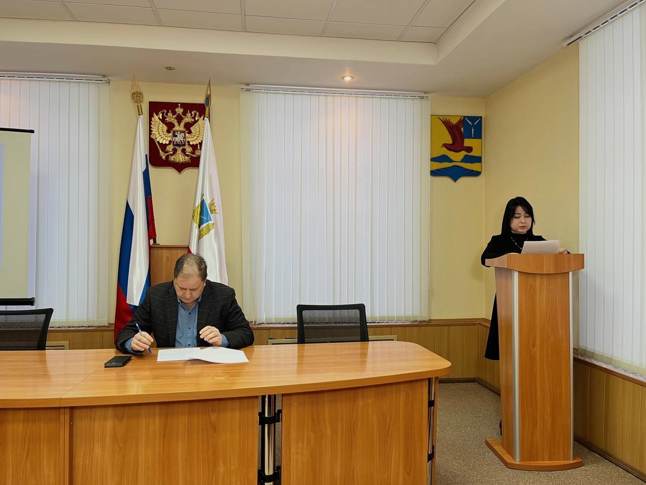 Сегодня глава Озинского района Дмитрий Перин провел заседание постоянно действующего совещания с руководителями организаций и учреждений Озинского района по вопросу..